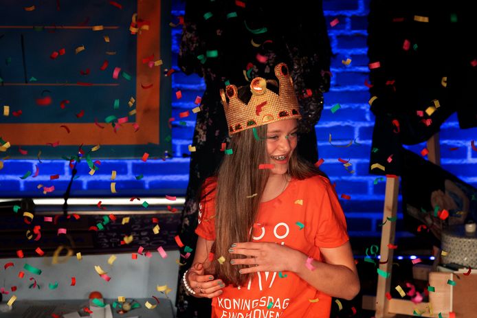 Caatje van den Berg is bij het CKE tot winnaar uitgeroepen van de wedstrijd 'Koning voor 1 dag'.  Vandaag mag ze op het  verjaardagsfeest komen van Willem-Alexander, zijn vrouw en de drie dochters.