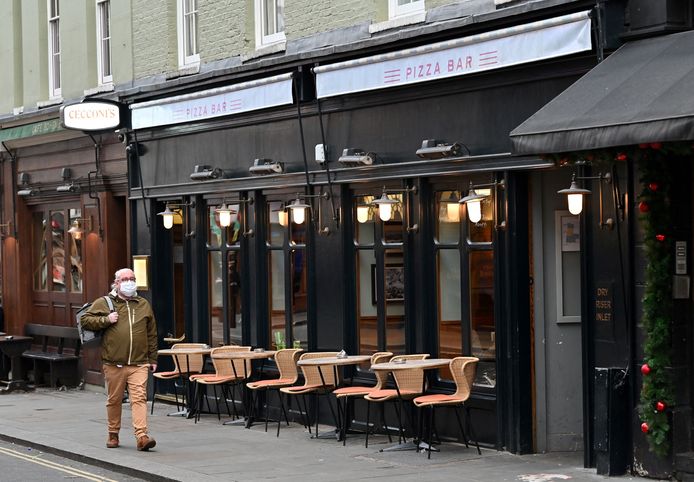 Het is verplicht om een mondmasker te dragen. Cafés en restaurants zijn wel geopend.