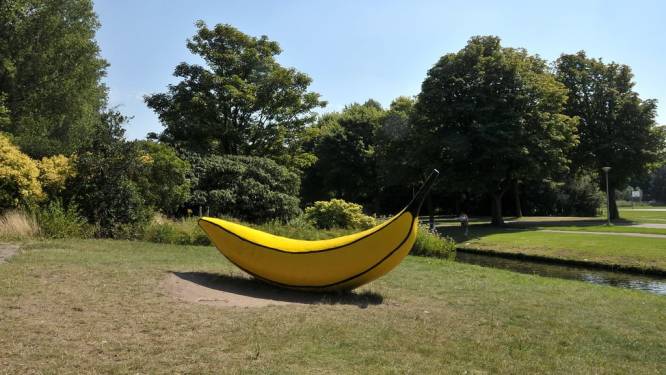 Daarom ligt er een gigantische banaan in het Zuiderpark