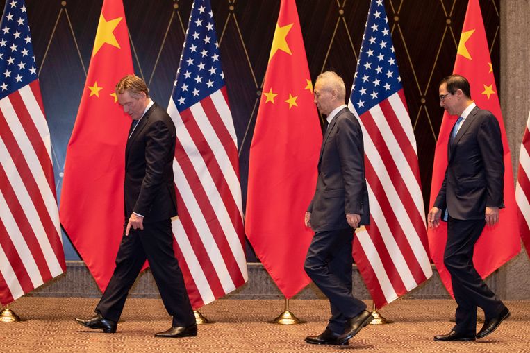 Amerikaanse handelsgezant Robert Lighthizer, de Chinese vicepremier Liu He en de Amerikaanse minister van Financiën Steven Mnuchin Beeld EPA