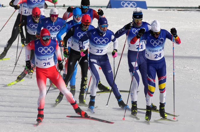 Remi Lindholf (nummer 37) in actie tijdens de massastart.