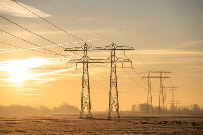 Stedin kondigt maatregelen aan: geen ruimte meer voor grootschalige zon-projecten