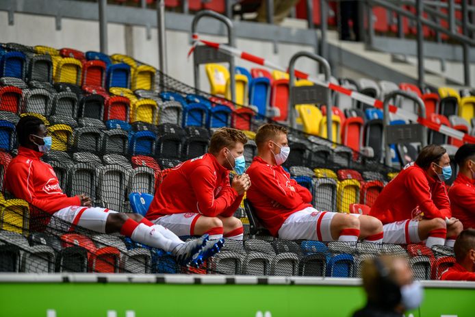 Viroloog Duitse Wisselspelers Met Mondkapjes Is Flauwekul Herstart Bundesliga Gelderlander Nl