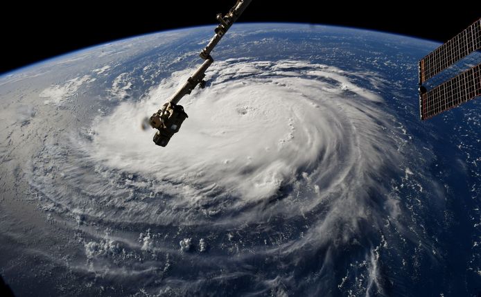Een satellietfoto van NASA brengt de omvang van orkaan Florence boven de Atlantische oceaan scherp in beeld.