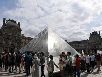 Tjokvol Louvre gaat reservatie voor bezoek verplichten