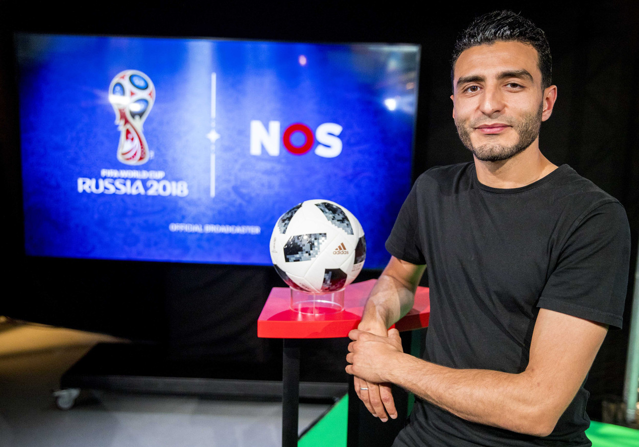 Balkunstenaar Touzani publiekstrekker in Enschede Foto AD.nl