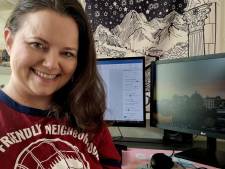 Dana schrijft romantische verhalen over aliens: 'Mijn volgende boek speelt zich af in Eindhoven'
