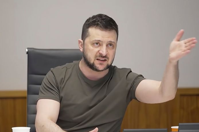 De Oekraïense presidente Zelensky tijdens een entrevista conheceu onafhankelijke Russische mídia.