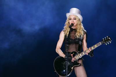 Madonna moet start wereldtournee uitstellen wegens ziekte: “Opgenomen op intensieve zorg met bacteriële infectie”