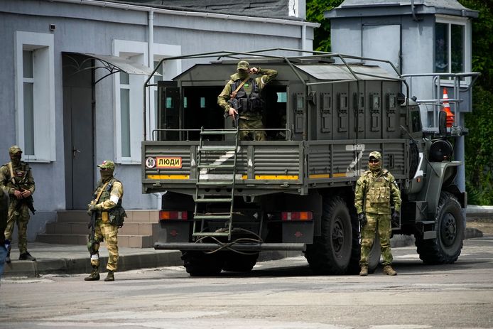 Archiefbeeld: Russische soldaten in Cherson, dat inmiddels opnieuw werd heroverd door Oekraïne