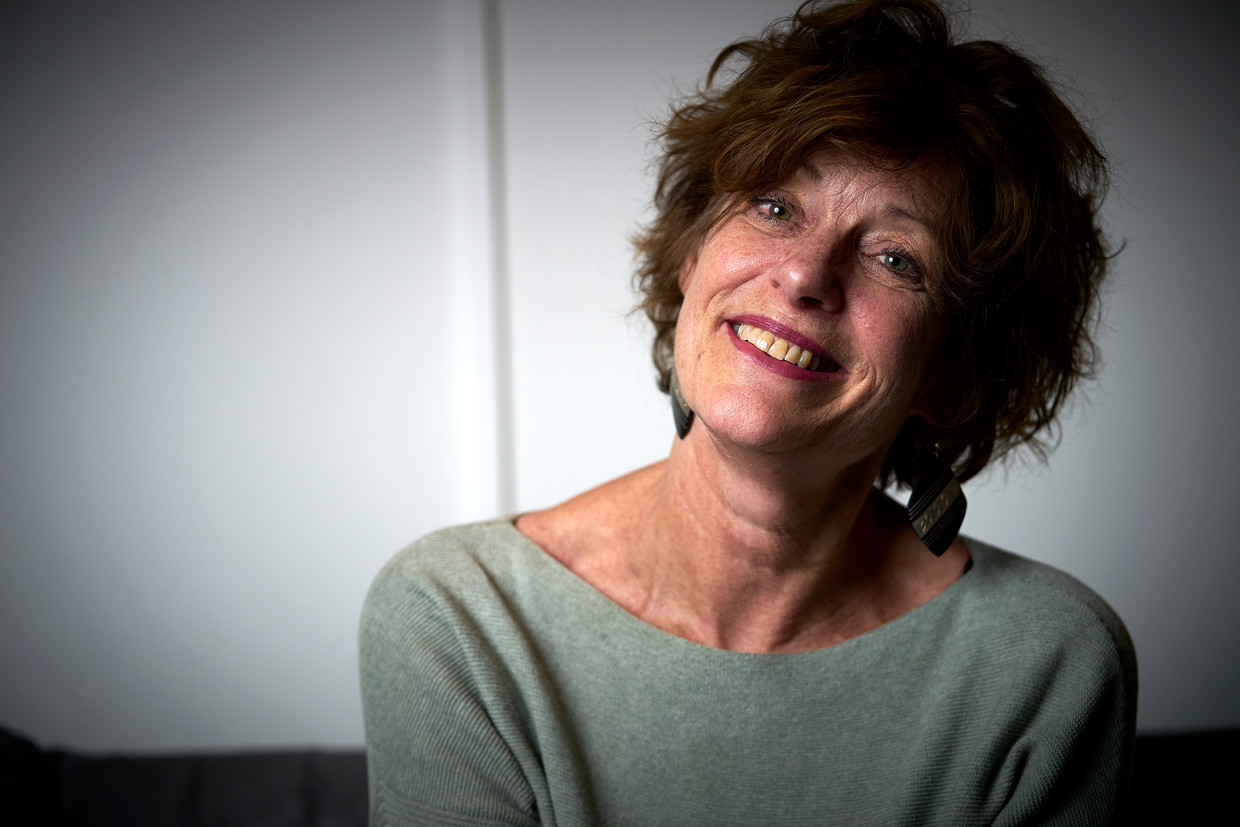 Hoogleraar Afrikaanse geschiedenis en antropologie Mirjam de Bruijn, nu in Bamako. Beeld Phil Nijhuis