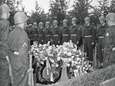 Wie was bij de uitvaart van Militaire vlieger Van Dijk in 1958?