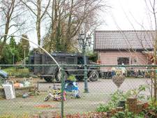 Agenten vinden na inval met monsterlijke pantserwagens amfetamine in Lunteren