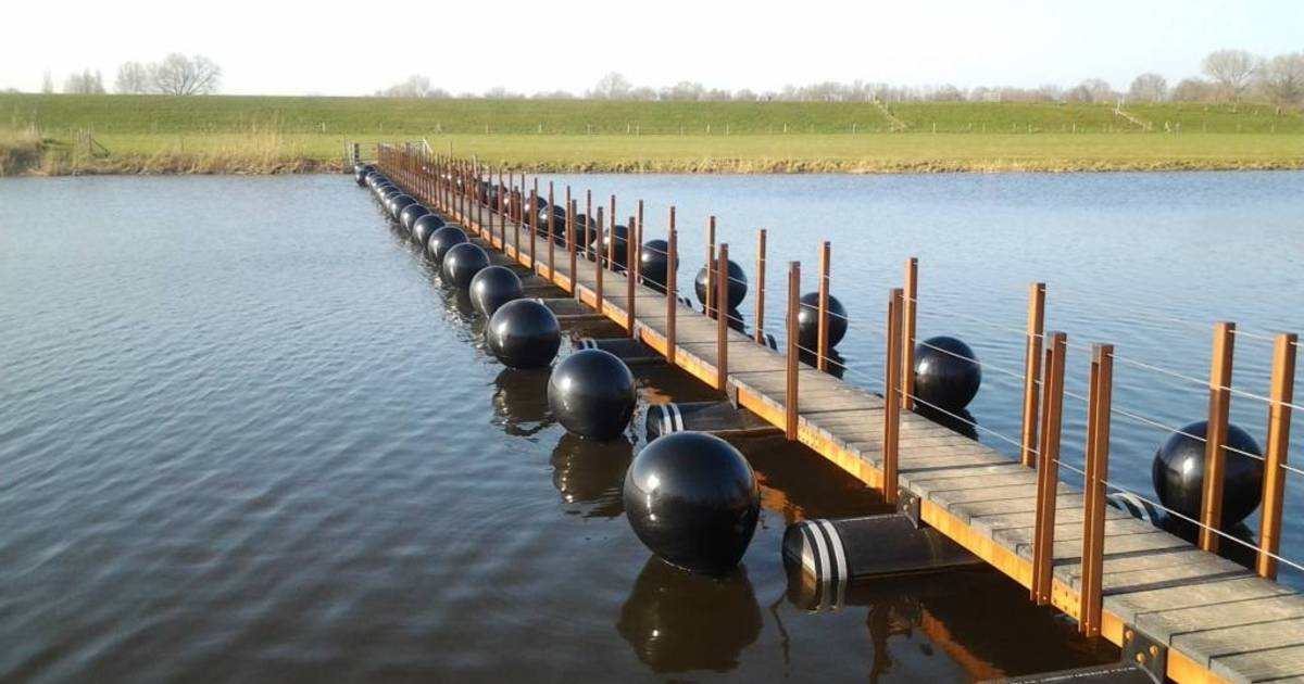 Opletten op brug en pont in Den Nul