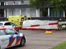 Getuige liquidatie steekt zichzelf ten einde raad in brand voor gemeentehuis Oss en overlijdt