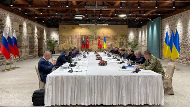 Hoop gloort voor diplomatieke uitweg Oekraïne, Rusland trekt deel troepen Kiev terug
