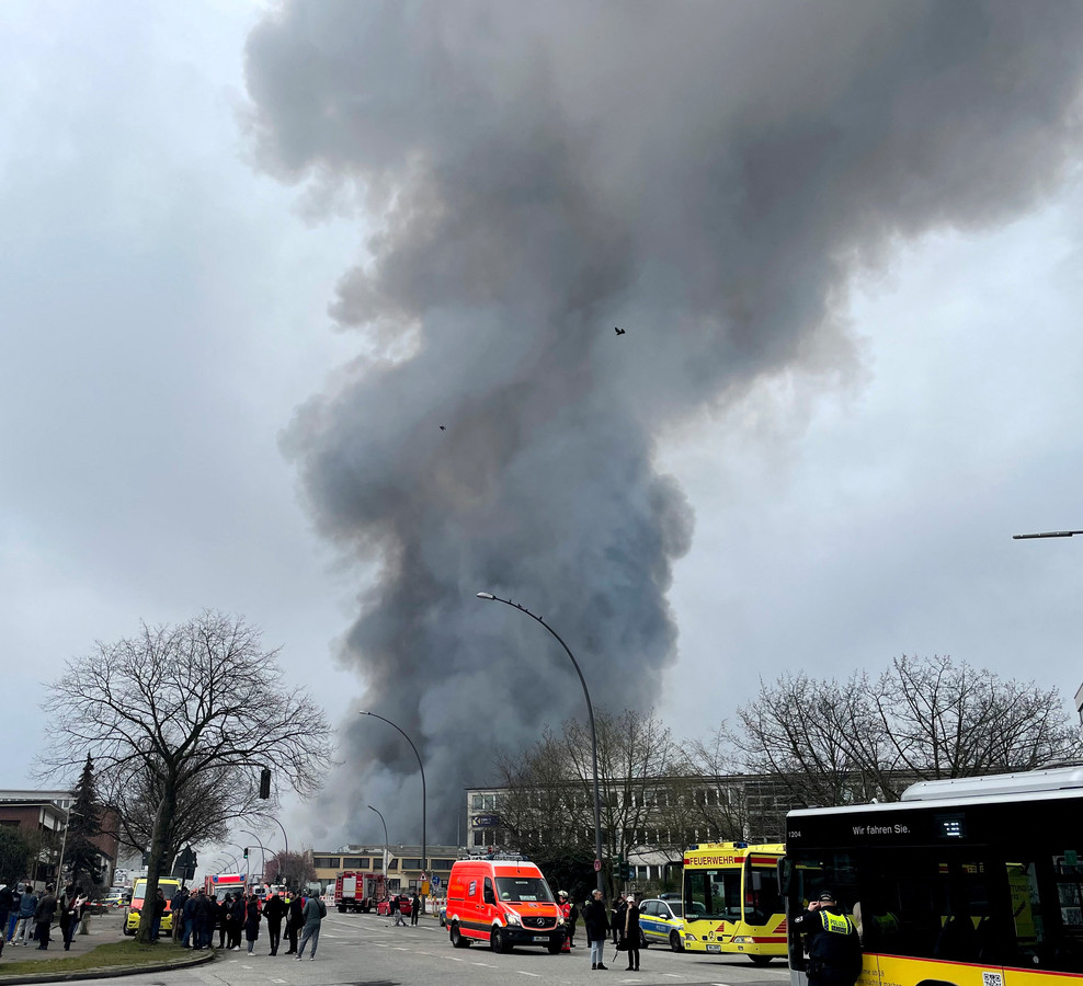 zware-brand-uitgebroken-in-twee-loodsen-in-hamburg-extreem