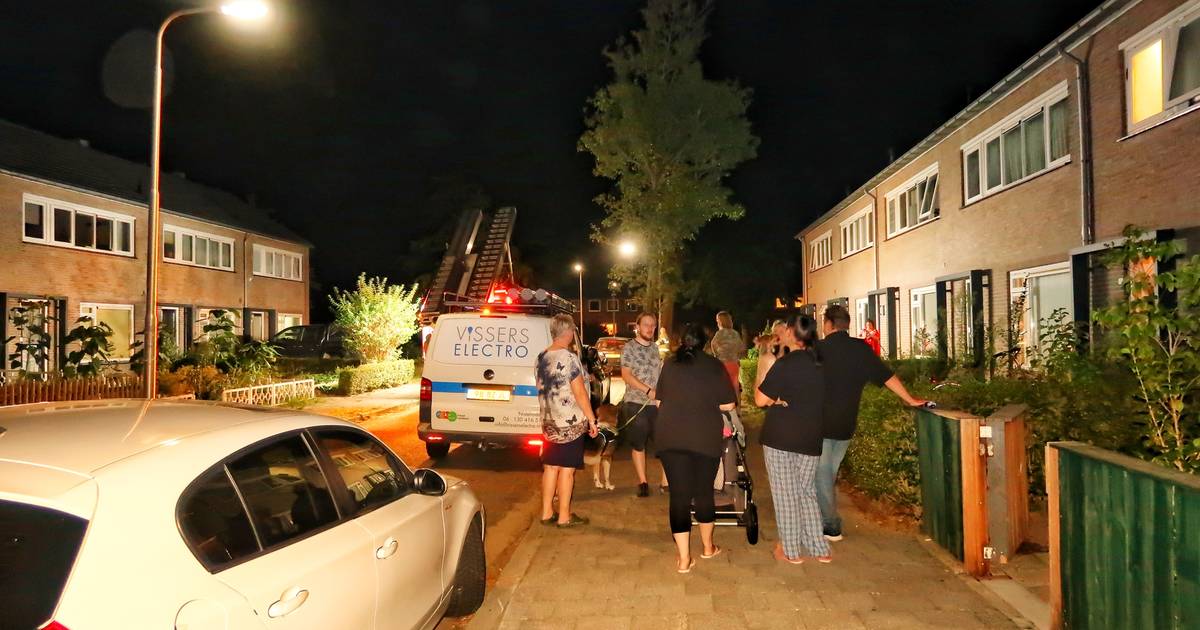 Rotte Eieren Lucht Jaagt Bewoners Van Heemstrastraat In Oss Naar Buiten Oss E O Bd Nl