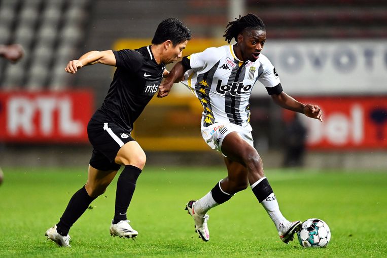 Joris Kayembe vorige week met Charleroi tegen Partizan Belgrado in de kwalificaties voor de Europa League. Beeld Photo News