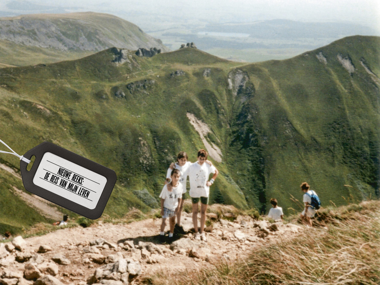 Het ruwe vulkaanlandschap van de Chaîne des Puys in het Centraal Massief, hier van op Puy de Sancy. Beeld Michiel Martin