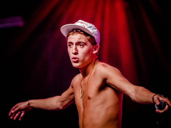 Rapper Lil’Kleine na halve minuut van het podium na bierdouche: "Toch 15.000 euro verdiend"