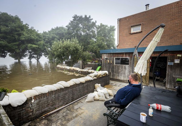 In Noord-Limburg zorgden hevige regenval en overstromingen voor veel schade gezorgd.  Beeld ANP