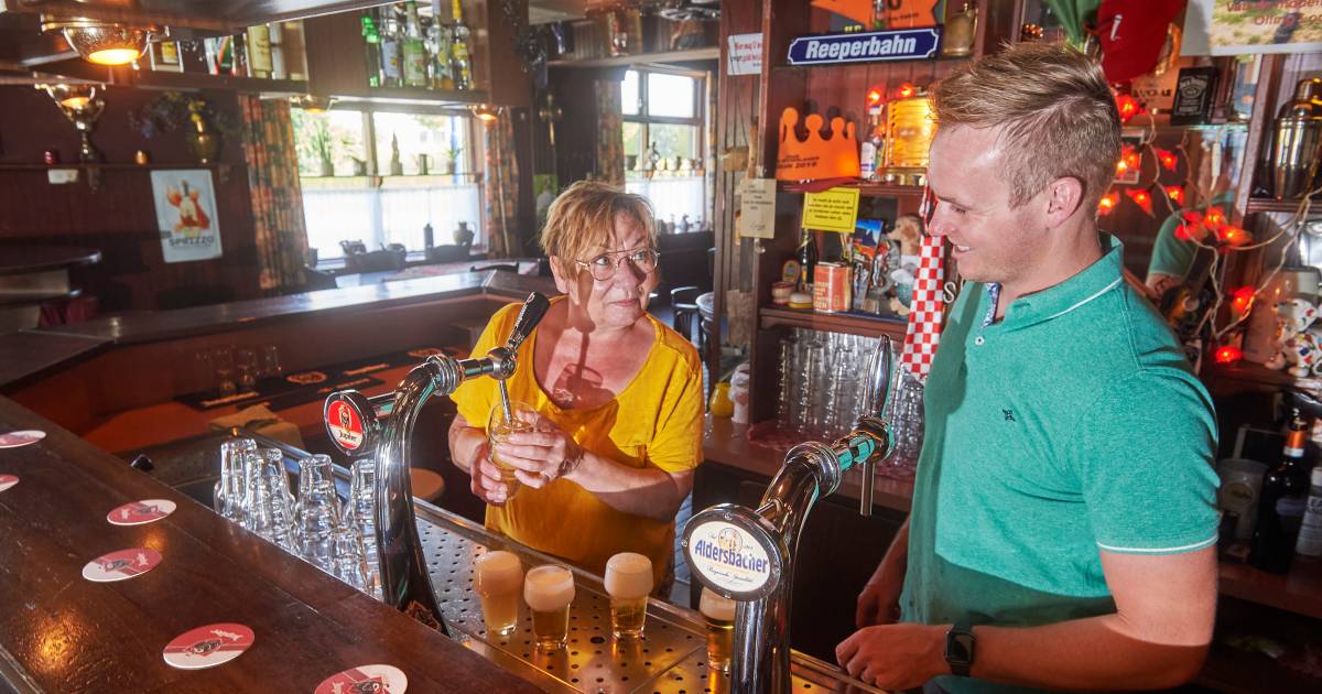 gasten nemen cafe zes weken over omdat eigenaar onder t mes gaat ze moeten niet meer drinken dan klanten brabant ed nl