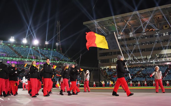 Snowboarder Seppe Smits droeg vrijdag de Belgische vlag bij de openingsceremonie van de Olympische Winterspelen in Pyeongchang.
