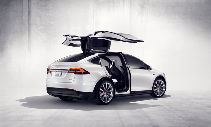 min Keel Uitrusten Hernieuwde kennismaking met de Tesla Model X: hard- en software vernieuwd |  Auto | AD.nl