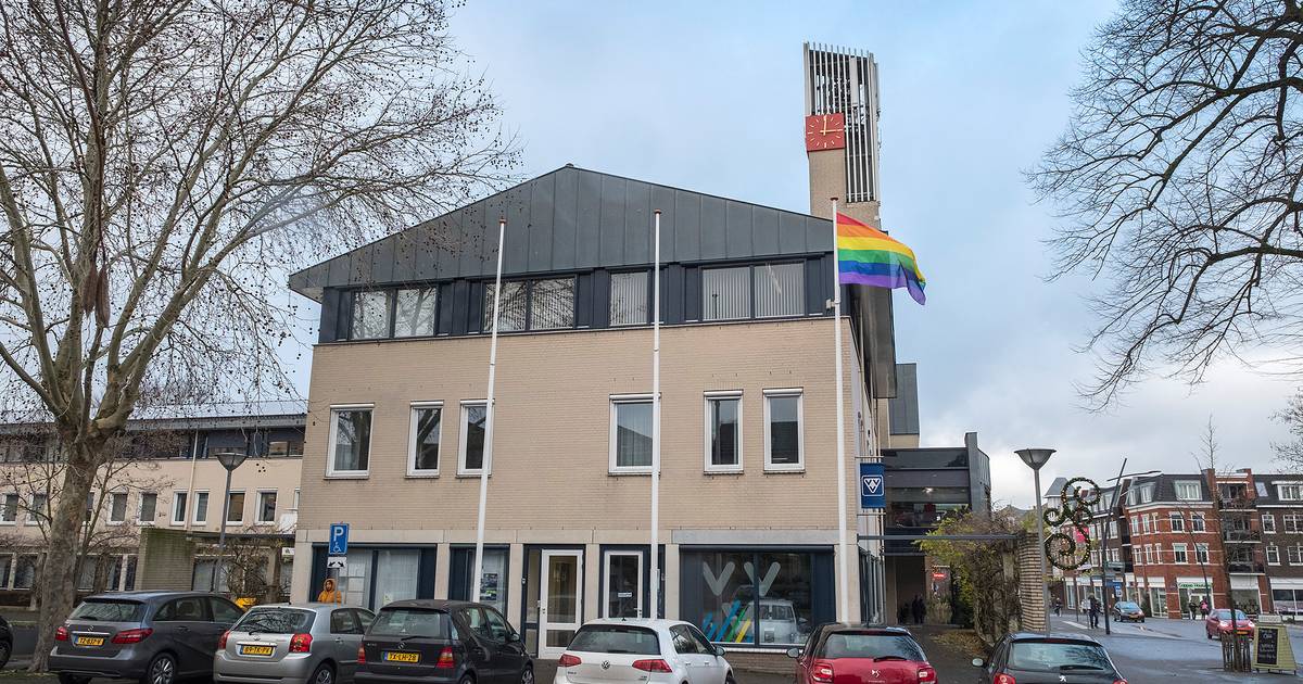 Op gemeentehuis Cuijk wappert straks ook regenboogvlag op verzoek D66