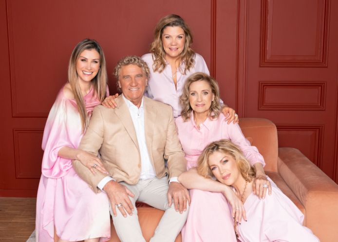 Jean-Marie Pfaff en zijn vrouw Carmen, samen met hun drie dochters Debby, Kelly en Lindsey.