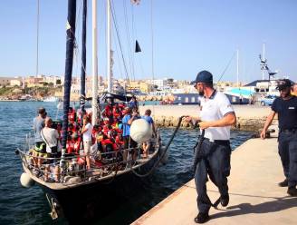 Migranten toch aan wal in Lampedusa, reddingsschip Alan Kurdi zet koers naar Malta