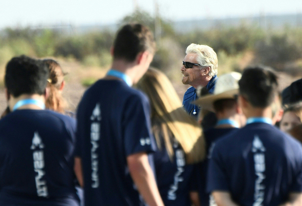 Richard Branson komt zondag aan bij ruimtehaven Spaceport America in New Mexico, vertrekplaats van zijn ruimtevlucht. Beeld Hollandse Hoogte / AFP