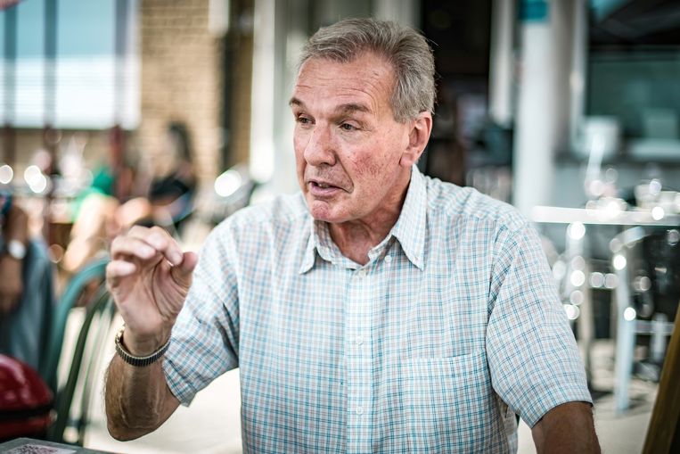 ‘De atleten van vandaag vinden van alles op het internet en denken soms dat ze het beter weten. Maar ik zit al meer dan vijftig jaar in het vak: ik wéét wat goed is en wat niet.’ Beeld GEERT VAN DE VELDE