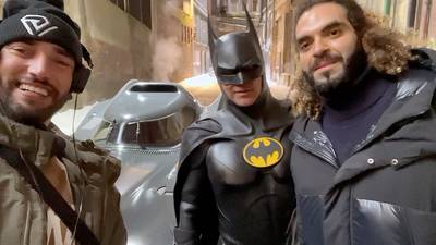KIJK. Beelden van Adil en Bilall met ‘Batman’-held Michael Keaton duiken plots op