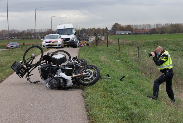 De botsing op het fietspad langs de N811 tussen Babberich en Herwen, vorig jaar november.