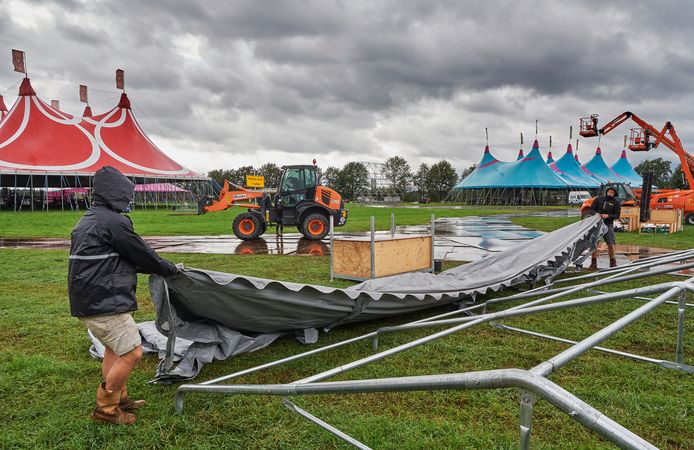 Weer of geen weer, de opbouw gaat door.