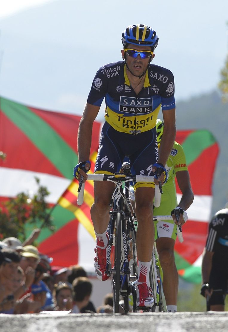 Contador moet uiteindelijk 17 seconden prijsgeven Beeld REUTERS