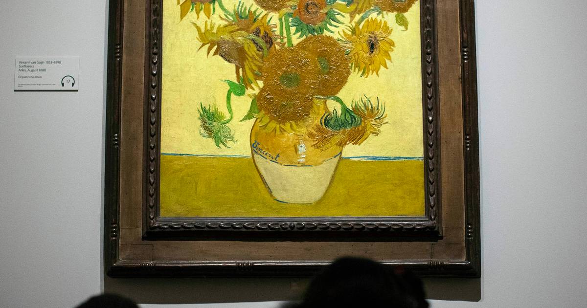 Van Gogh Tournesols Soupe Le chef-d'œuvre de Van Gogh les “Tournesols” aspergé de soupe à la