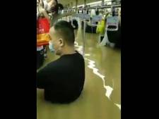 Dodental door extreme regenval China loopt op, honderden mensen gered uit metro