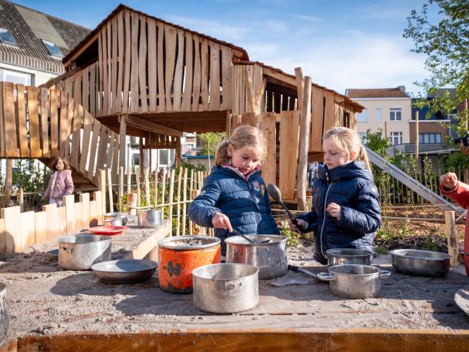 KIJK. Sint-Pietersschool neemt vernieuwde speelplaats in gebruik: “Beton maakte plaats voor groen”