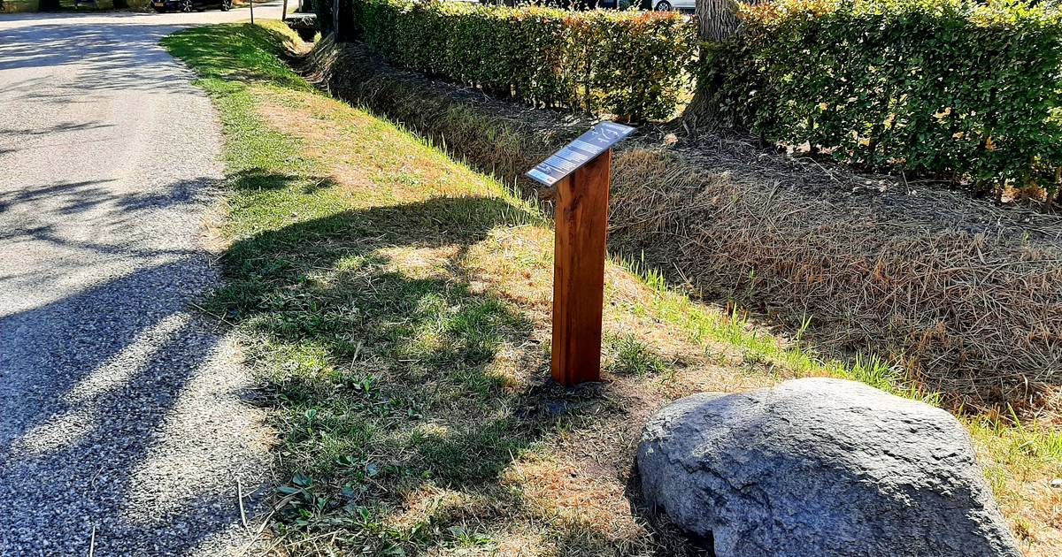 Grens tussen Enter, Bornerbroek en Deldenerbroek weer gemarkeerd met dikke steen - AD