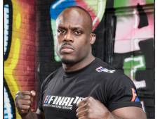 MMA-vechter Melvin Manhoef rijdt inbrekers klem en slaat autoraam kapot
