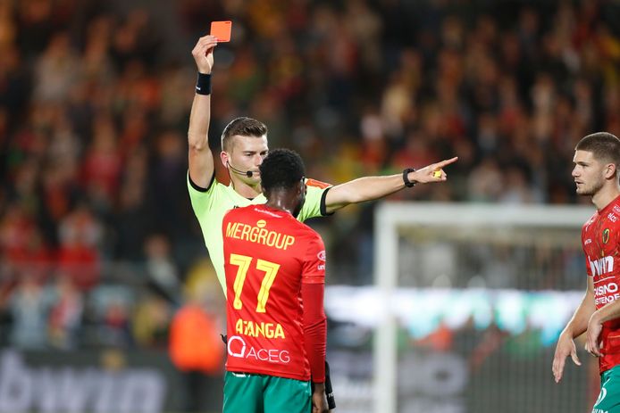 OOSTENDE, BELGIUM - OCTOBER 1 :  red card for Atanga David midfielder of KV Oostende  during the Jupiler Pro League match between KV Oostende and  Krc Genk on October 01, 2022 in Oostende, Belgium , 1/10/2022 ( Photo by Jimmy Bolcina / Photo News