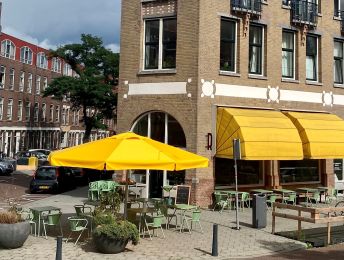 Bij dit café op Rotterdam-Zuid komen gastchefs een maand lang hun eigen menu koken