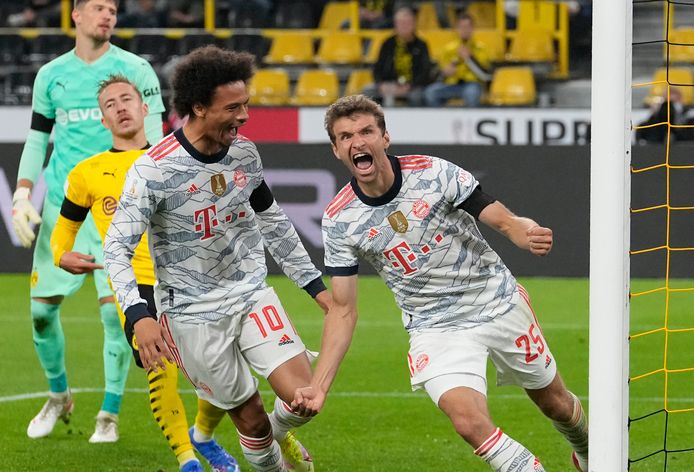 Thomas Müller maakt de 2-0.