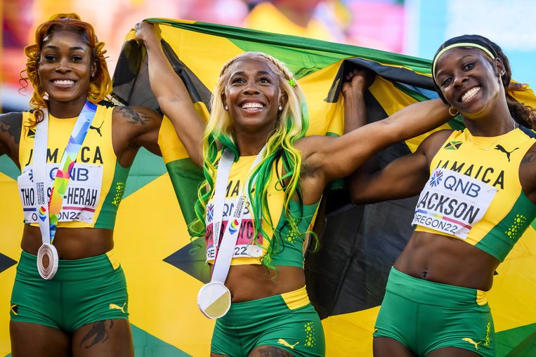 Jamaica boven met Elaine Thompson-Herah, Shelly-Ann Fraser-Pryce en Shericka Jackson. Beeld ANP / EPA