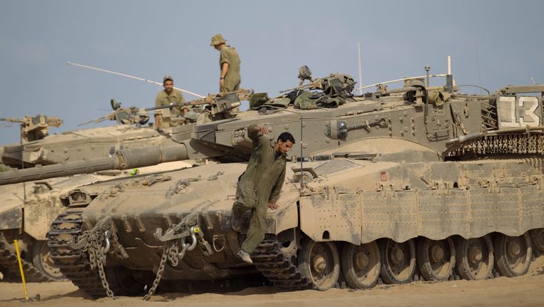 Israëlische tanks op de grens met Gaza Beeld ANP