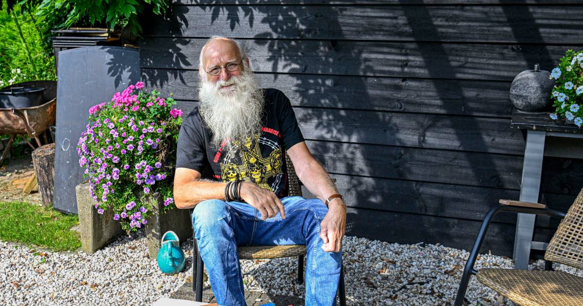 Eddy is erelid van De Schutters, maar schrijft