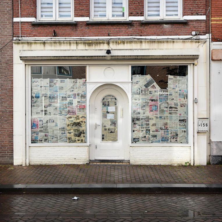 De gesloten coffeeshop Azul in Roosendaal. Beeld Marcel van den Bergh